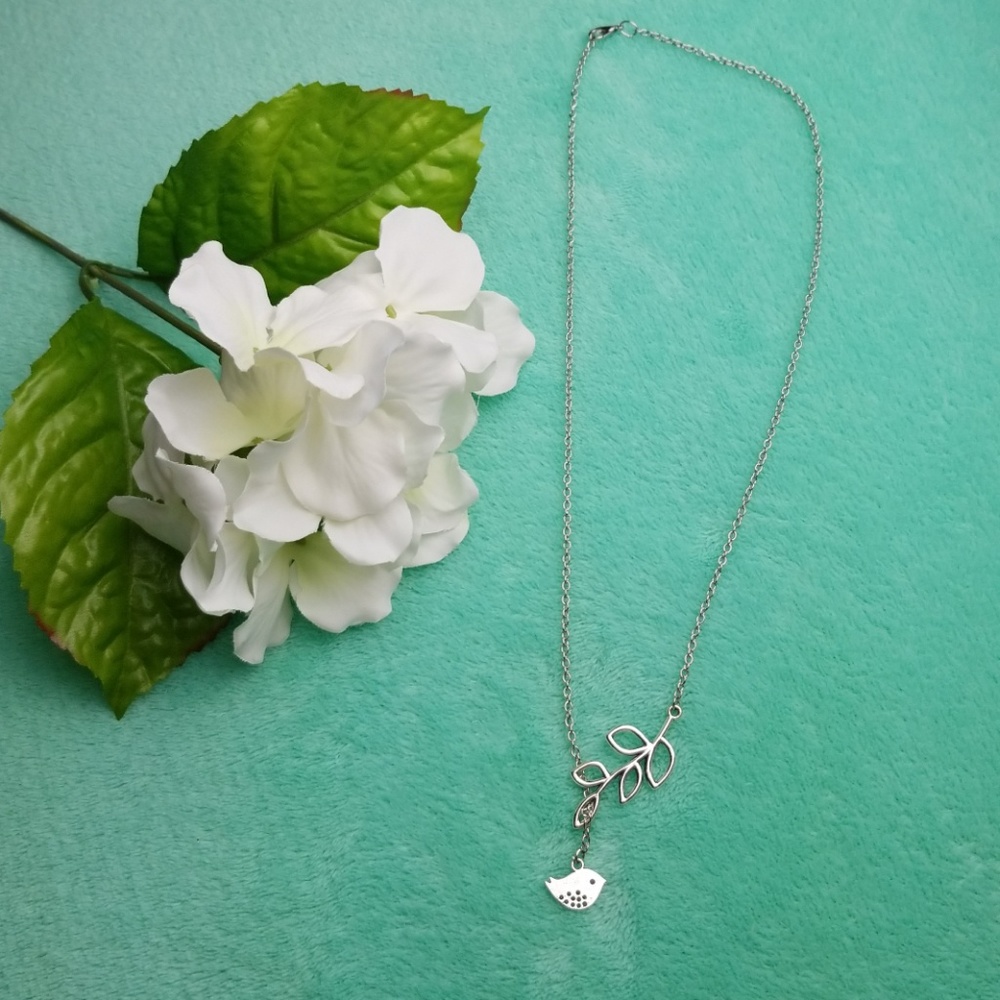 Beautiful silver colored necklace